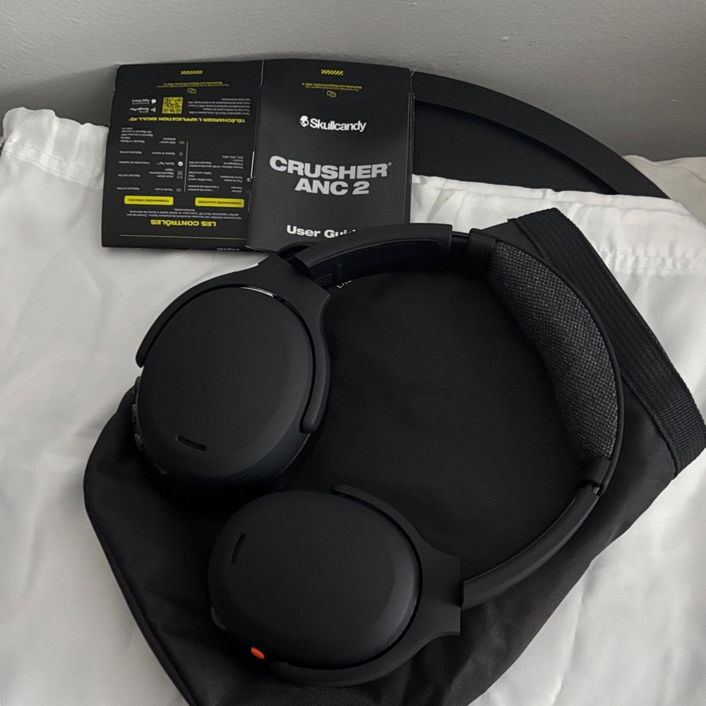 Skullcandy Black Over-Ear Headphones - Picture 3 of 3